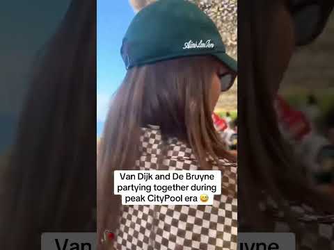 When De Bruyne and Van Dijk were on holiday 👏 (via lacroixmichele/IG)