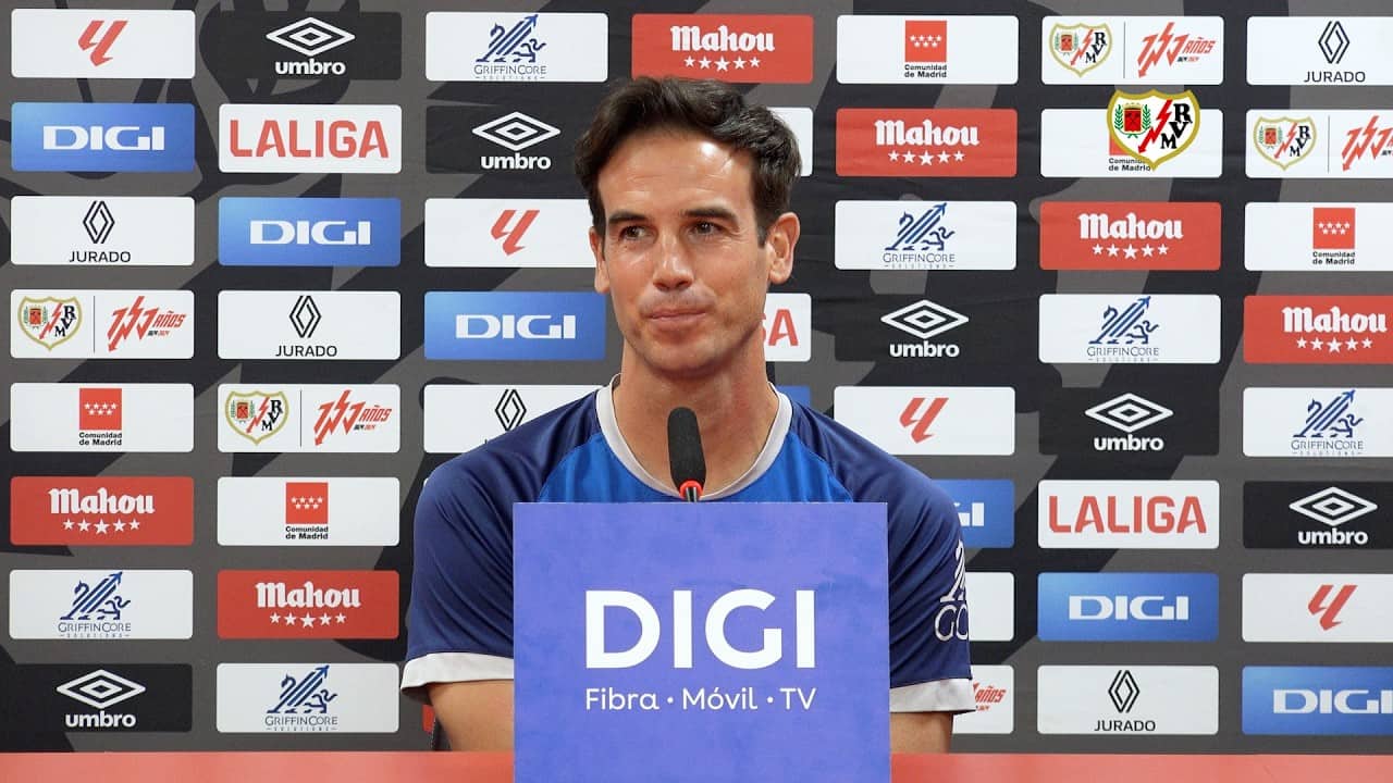 Íñigo Pérez en la previa del Rayo Vallecano - Villarreal CF