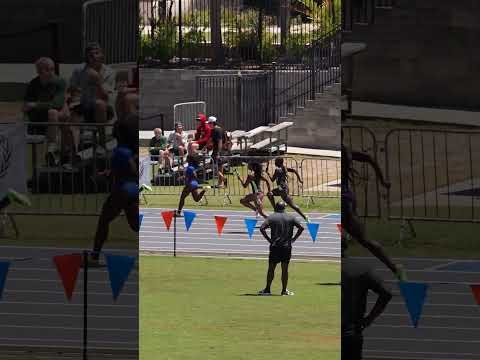 Melissa. Anavia. Kayla. Sha’Carri 👏  41.7 world lead to dominate the 4x100m 🇺🇸 #track #usatf