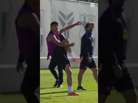 No-look goal. Pedri style 😎 #fcbarcelona #shorts #pedri