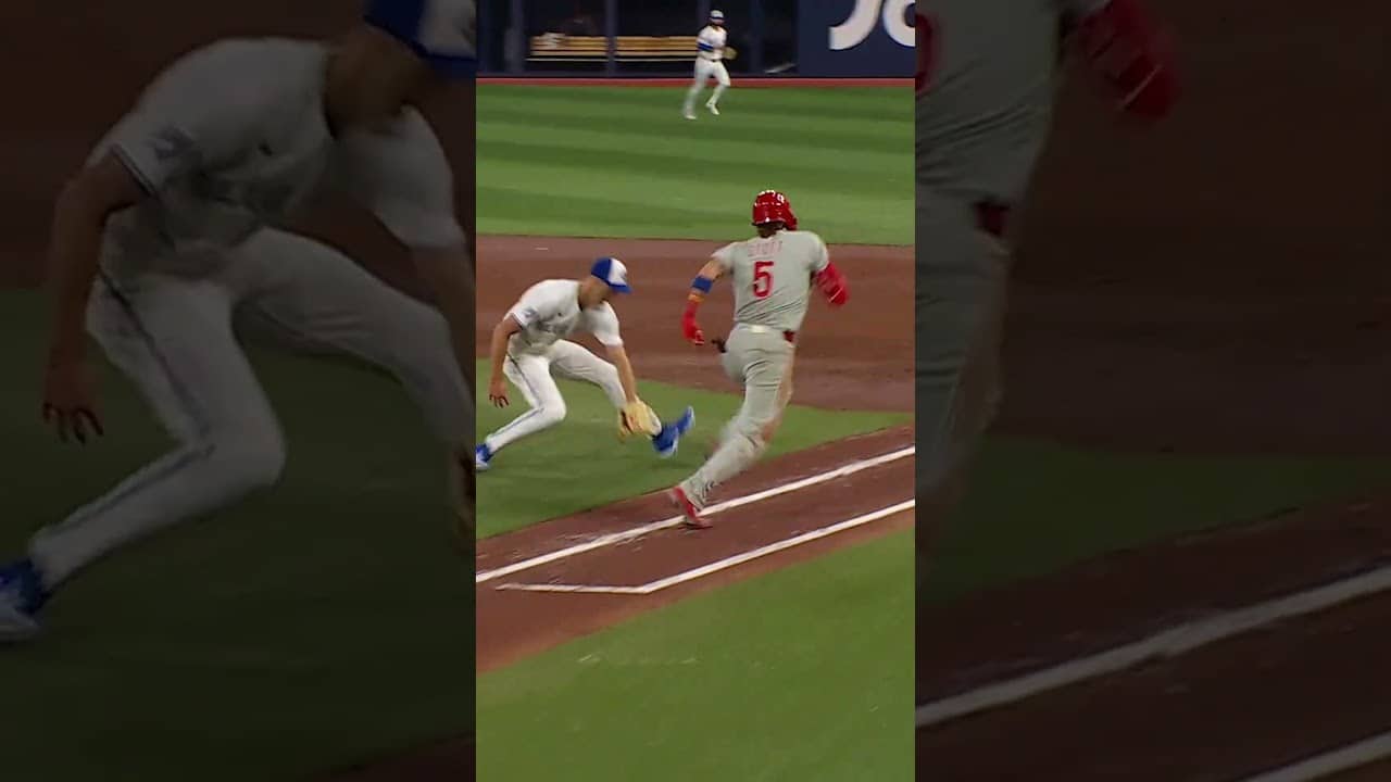 What a glove flip by Tyler Rogers for Blue Jays 😯 Vlad Jr. was impressed!!