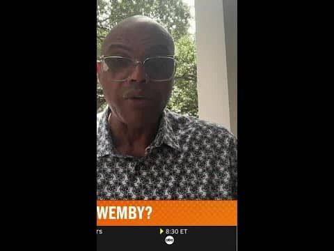 Kenny crashes Chuck's segment 🤣