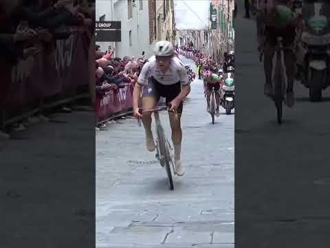 ‘Look at the power’ 😮⚡️ Lotte Kopecky delivered the watts on the final climb into Siena in 2024 🔥