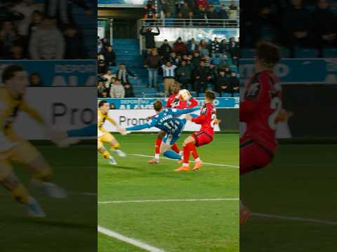 El rechace, el olfato del delantero by Toni Martínez ⚽️ #AlavéRayo #CopaDelReyMAPFRE