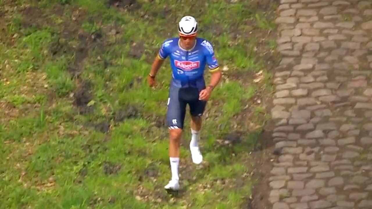 I HAVE NEVER SEEN ANYTHING LIKE THIS | Paris-Roubaix 2026 Arenberg CHAOS, Pogacar, Van Aert, MVDP