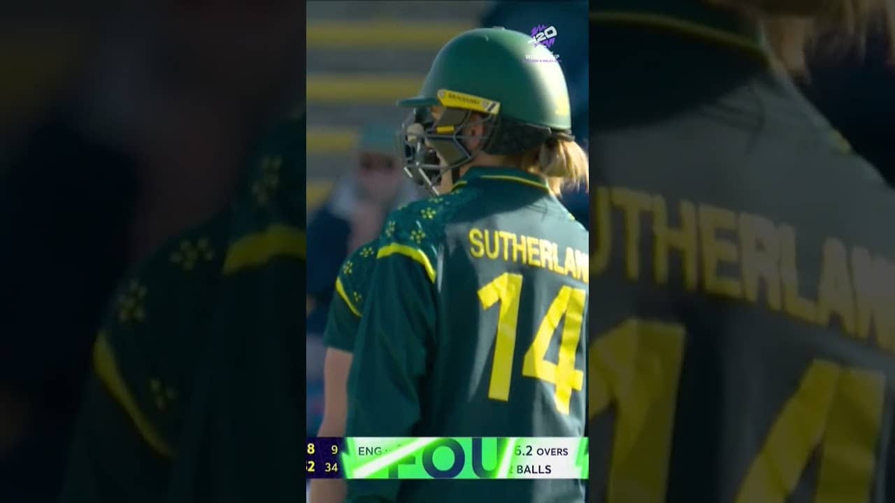 Ellyse Perry leading the way for Australia in the chase 👌