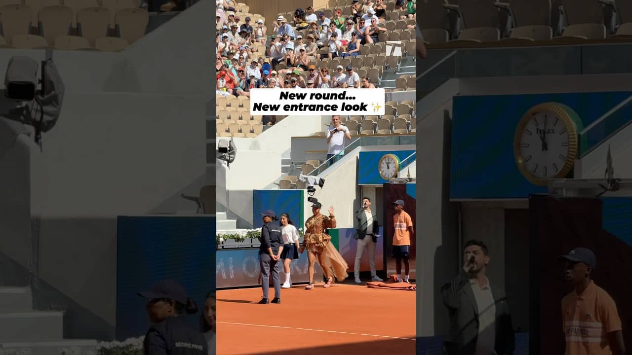 Naomi’s third-round look: a shimmering  champagne gold train 🍾#rolandgarros