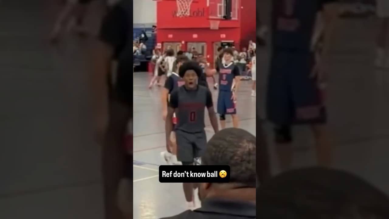 The ref who was standing right there knows ball tho 🙄 (via von.legrear/IG)