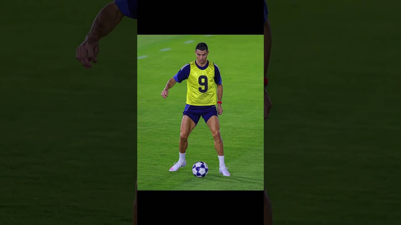 CR7 in Nike “SAMPLE” football boots!?