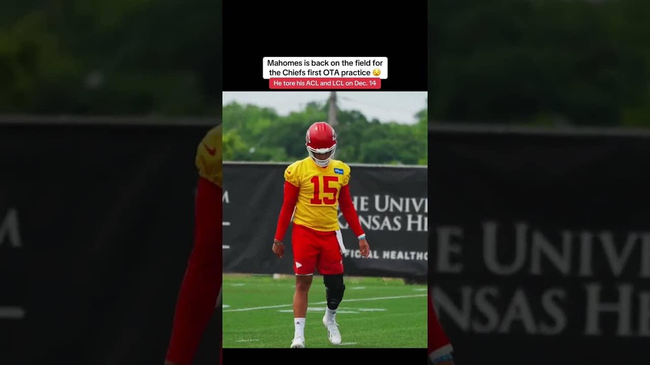 Mahomes back on the field 😯 (via @chiefs/TT)