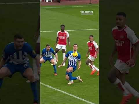 The ICONIC Dunky Chest Pass! 👏 #brightonandhovealbion