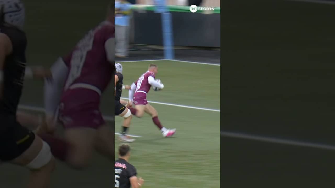 Tom Roebuck with his first touch as a professional outside centre 🔥 | @PREM-Rugby | #PREMRugby