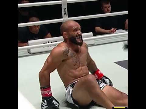 TIMBER 🪓 Ben Woolliss chops down John Lineker in the very first round! #ONEFightNight41