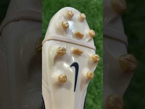 These Ronaldinho Tiempo Ligeras are SO NOSTALGIC