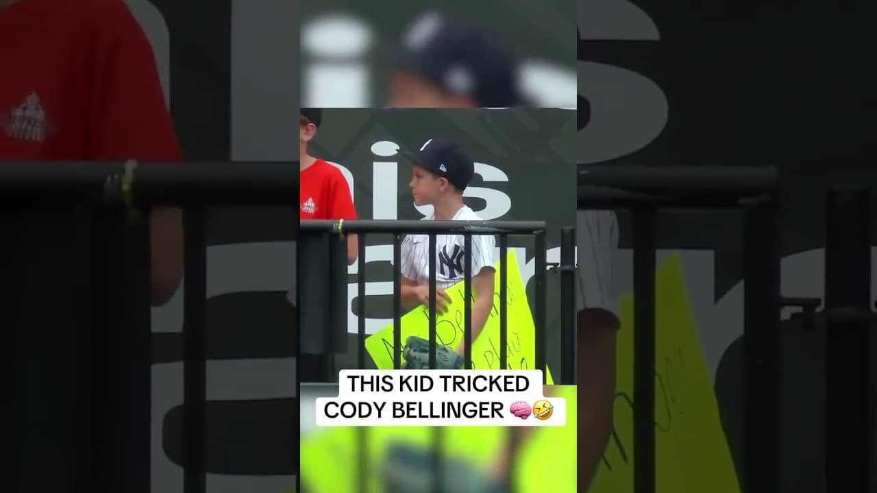 He asked Bellinger to have a catch but then just kept the ball on the first throw 😭