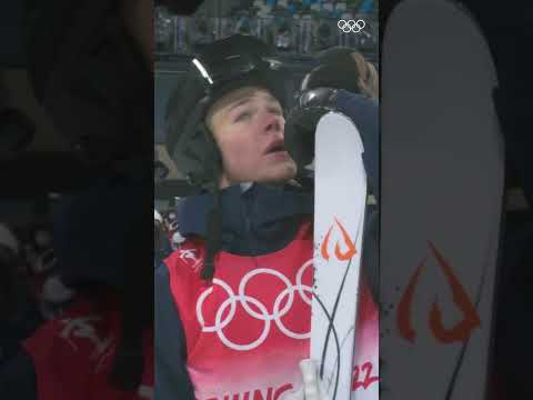 🥇⛷️ With a score of 83.23,Walter Wallberg claimed Olympic gold in men’s moguls at #Beijing2022.