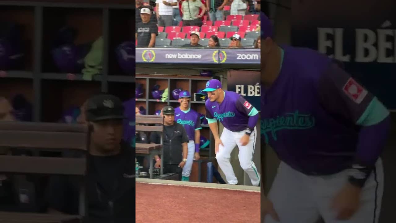 WWE superstars Rey Mysterio and Rey Fénix introduce the Padres and D-backs in Mexico! 🇲🇽