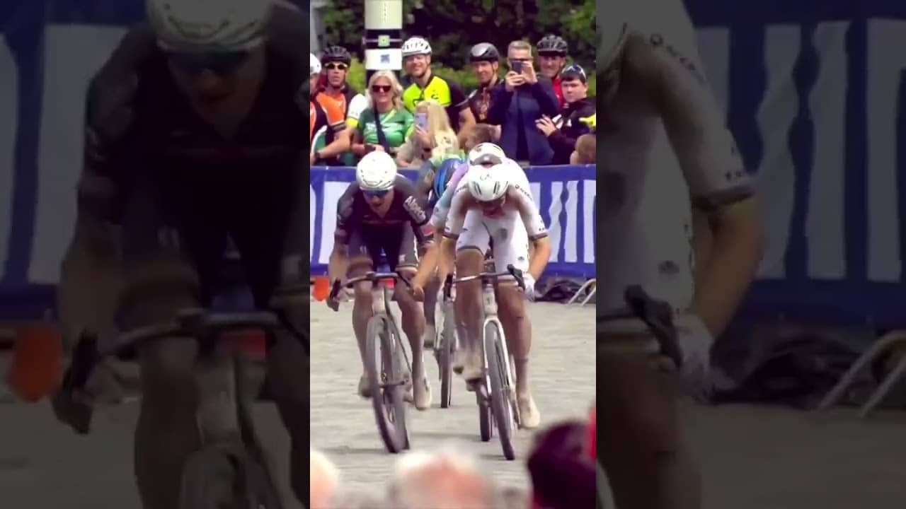 Wout van Aert takes a stunning solo gravel win in Valkenburg 🤩