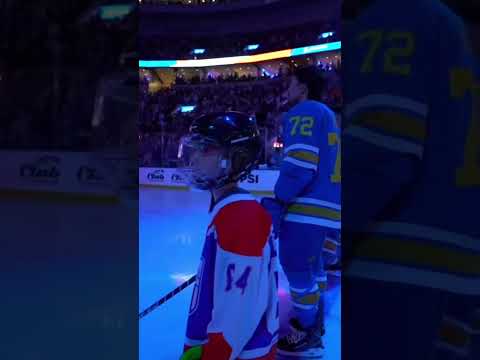 Video guy sings National Anthem at Blues game πΊπΈ