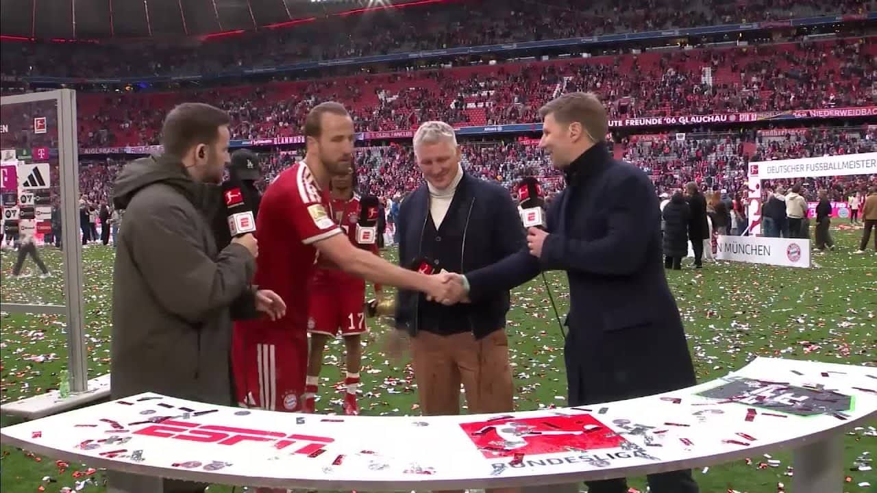 Michael Olise tries to avoid getting splashed with beer during his interview π
π» | ESPN FC