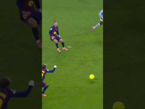 Yamal with his right foot 👏