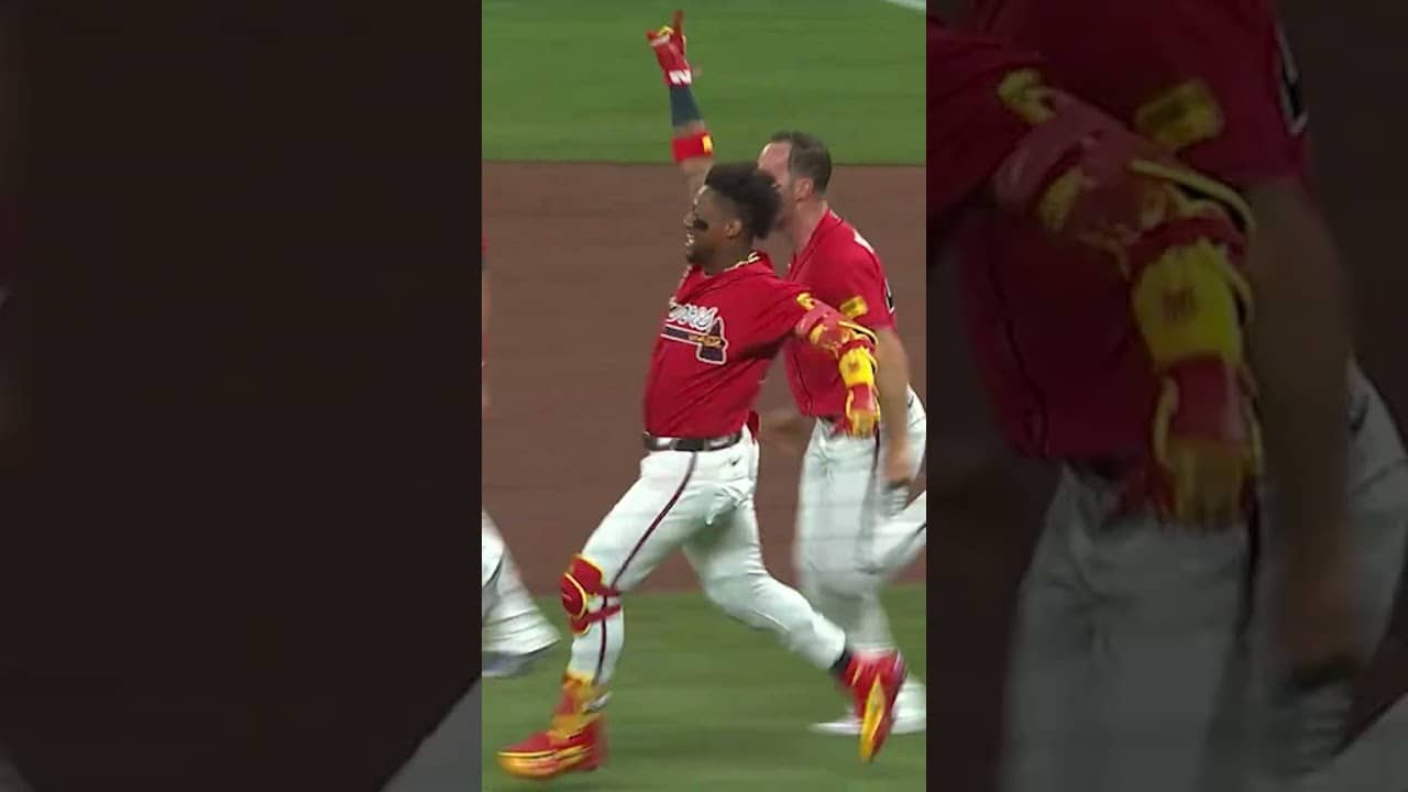 Chadwick Tromp walks it off in the 11th 😲