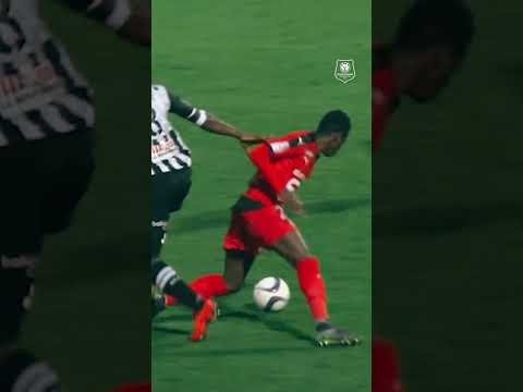 🔙 Il y a 10 ans... Les premiers pas d'Ousmane Dembele en @Ligue1 #MadeInRoazhon 🔴⚫ #ligue1 #dembele