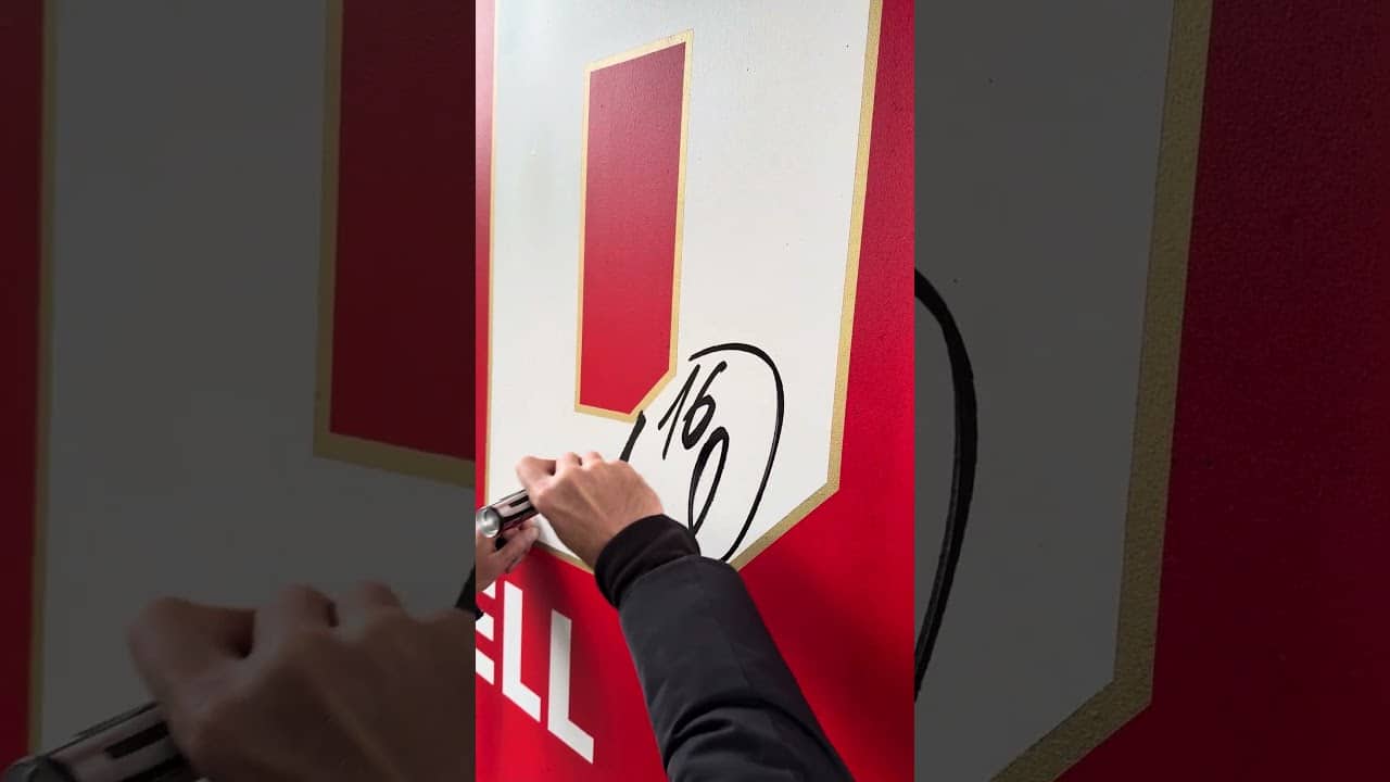 Unterschrift sitzt! ✍️Bello bleibt 05ER! ❤️🤍#Mainz05