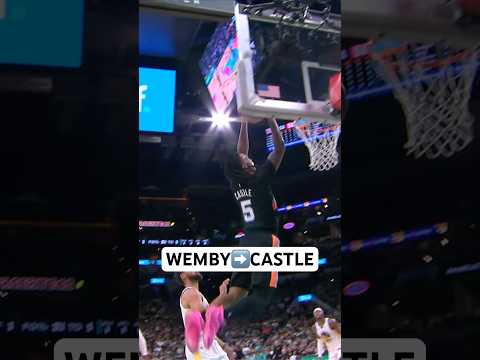 Wemby throws the oop and Castle skies for the dunk