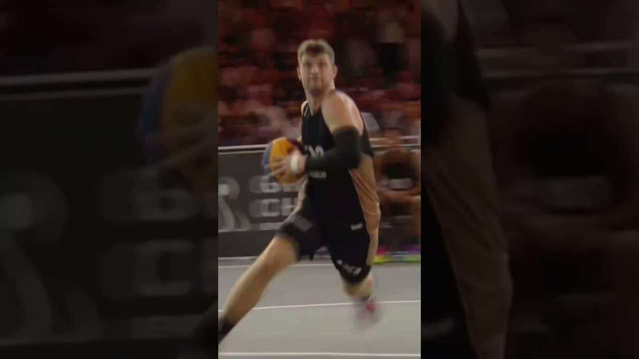 That’s the definition of catching a body 😤 Via: FIBA3x3 #3x3basketball