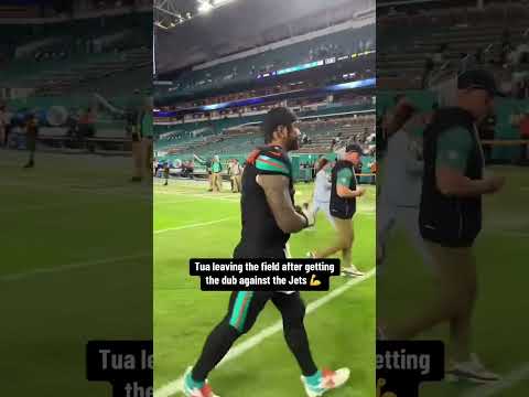 Tua walks off after the Dolphins' first W 💪