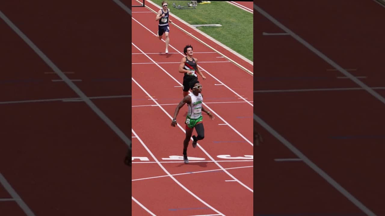 Keenen Davis cruised to the fastest time in the U20 men’s 400m hurdles, just missing the record 👀😮‍💨