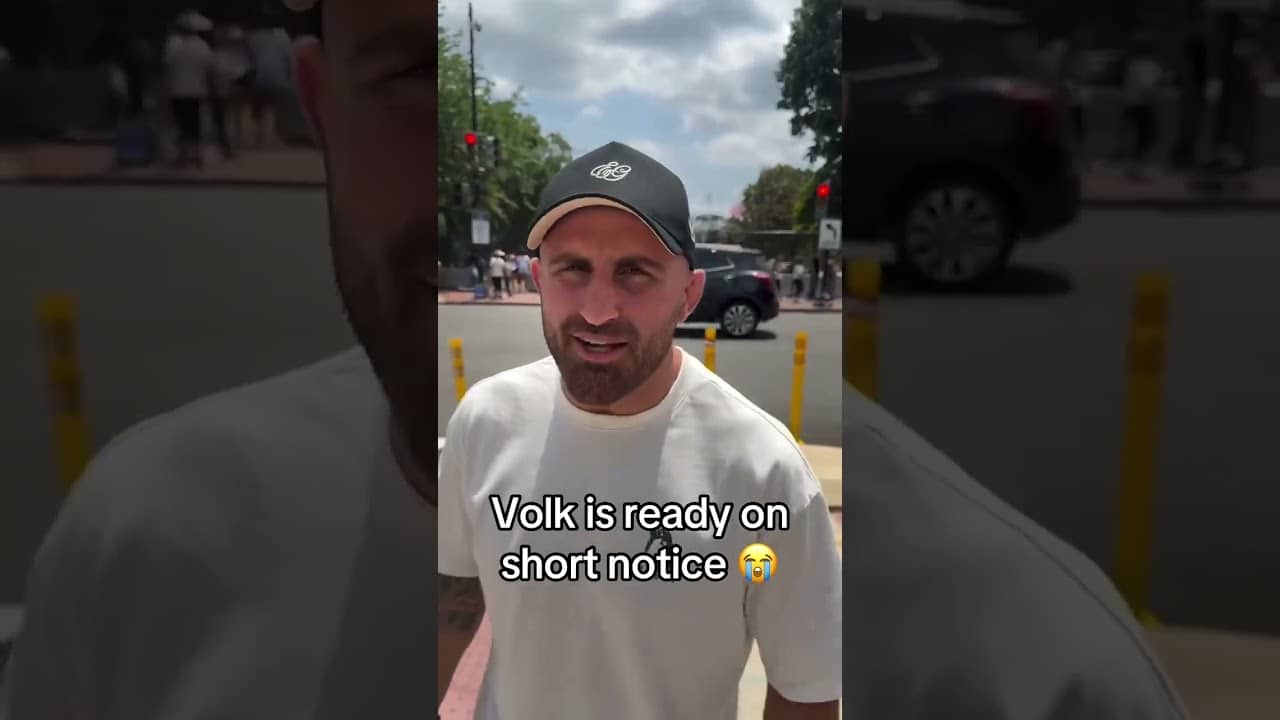 Alexander Volkanovski is always ready 😅 (via @alexvolkanovski/TT)