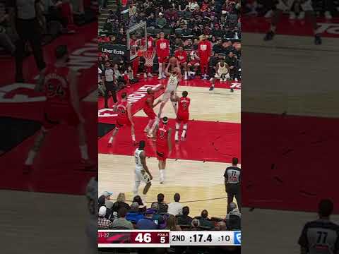 Pascal Siakam Drives & Dishes to Jay Huff for And-One 💪