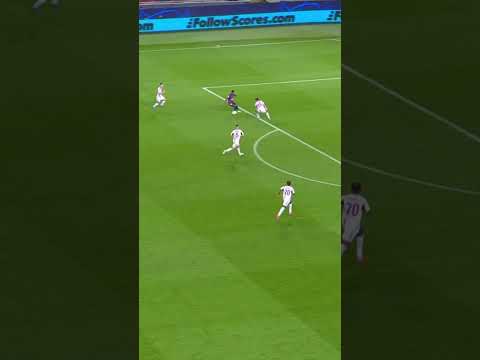 Pedri puts in a sweet ball and Rashford finishes it brilliantly 🍬  #fcbarcelona #championsleague