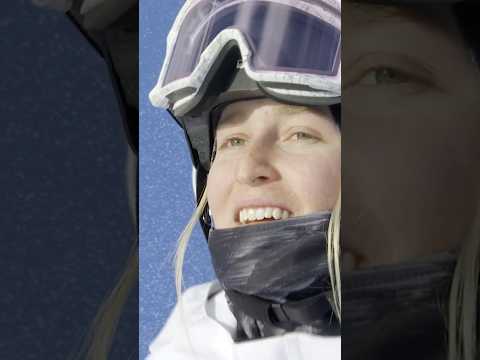 LIZ LEMLEY IS GOLDEN IN THE MOGULS 👑