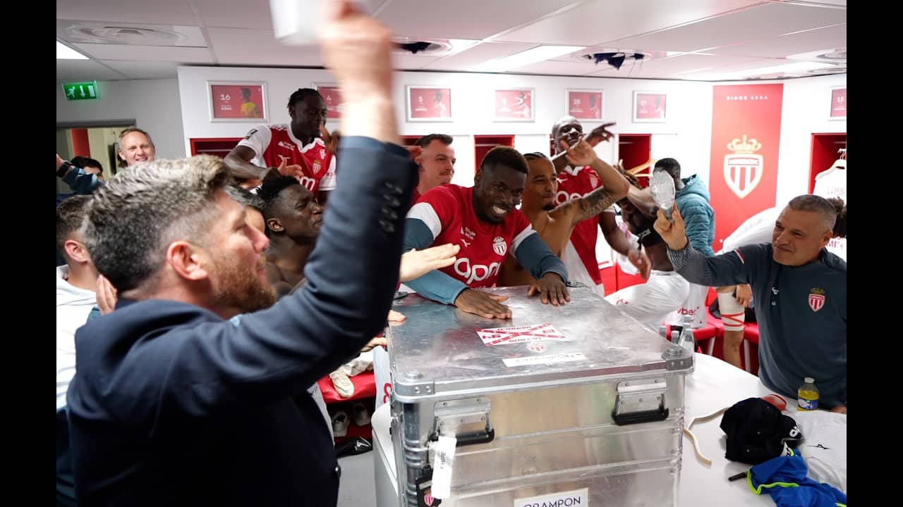 Le chant de vestiaire après la victoire face à l'OM (2-1) - AS MONACO