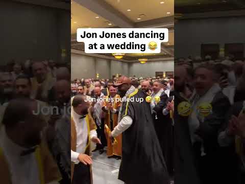 Jon Jones was in the middle of the dance floor 😅 (via @1mran.2/TT)
