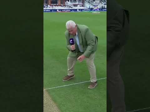 One look at the Lord’s pitch and the flashbacks kicked in for Ian Smith 😅 #T20WorldCup