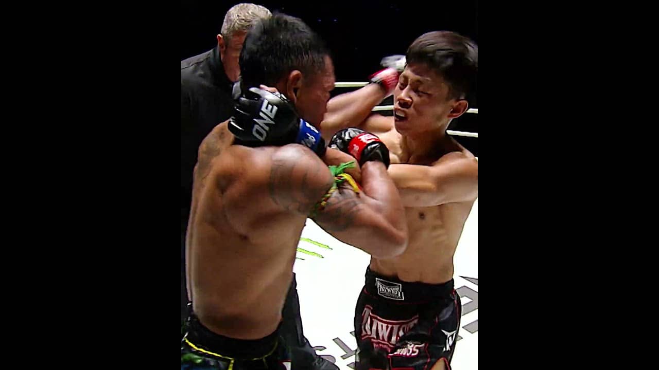 Flash back to the INCREDIBLE collision between Sanpet and Yodkritsada! 💪