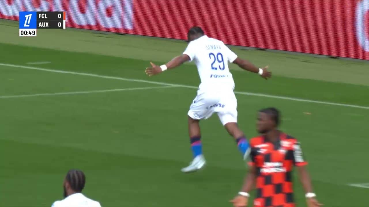 Les buts de Marvin Senaya et Josué Casimir lors de Lorient-AJA (2-2)