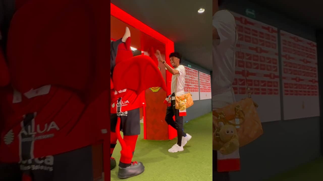 Johan Mojica hace bailar a Dimonió 👹