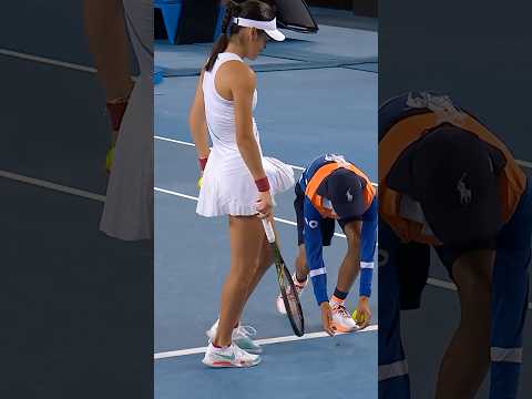 Raducanu and ballkid v BUG! 🤣