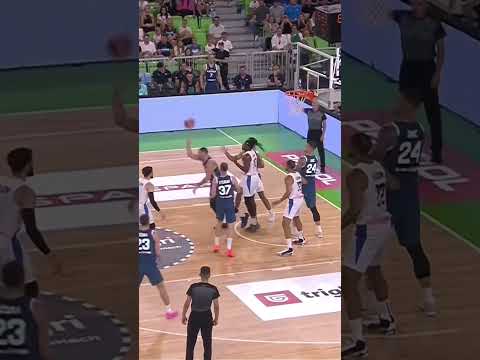 🇸🇮 Luka Doncic gave us a show against Great Britain #EuroBasket 🍿