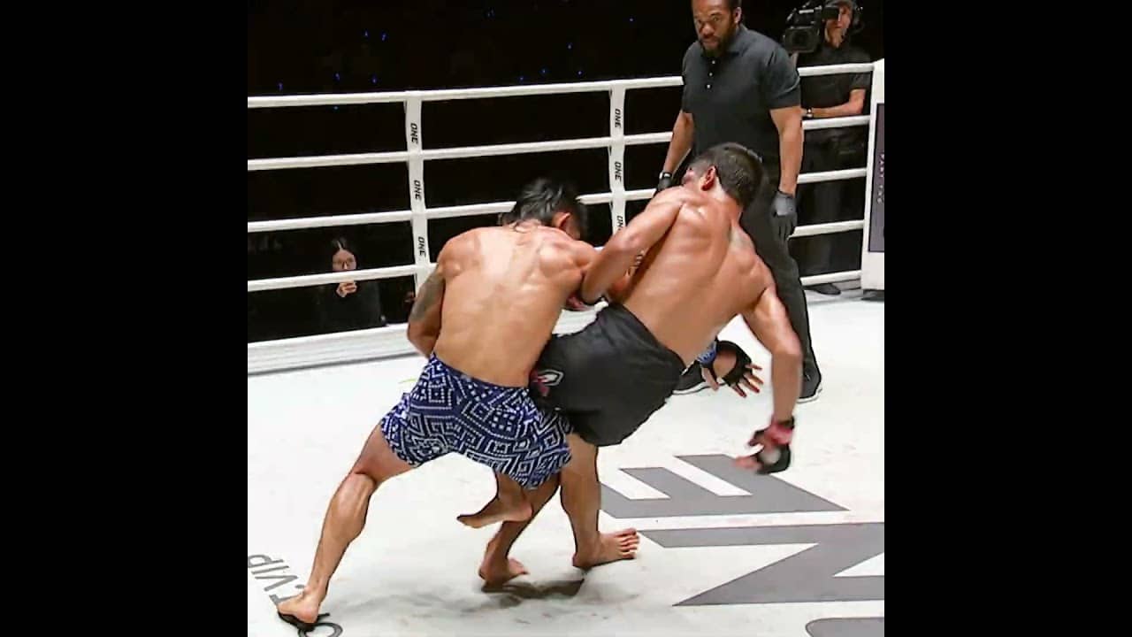 Perfect counter 💯 Can Lito Adiwang stop Eko Roni Saputra at ONE Fight Night 43?