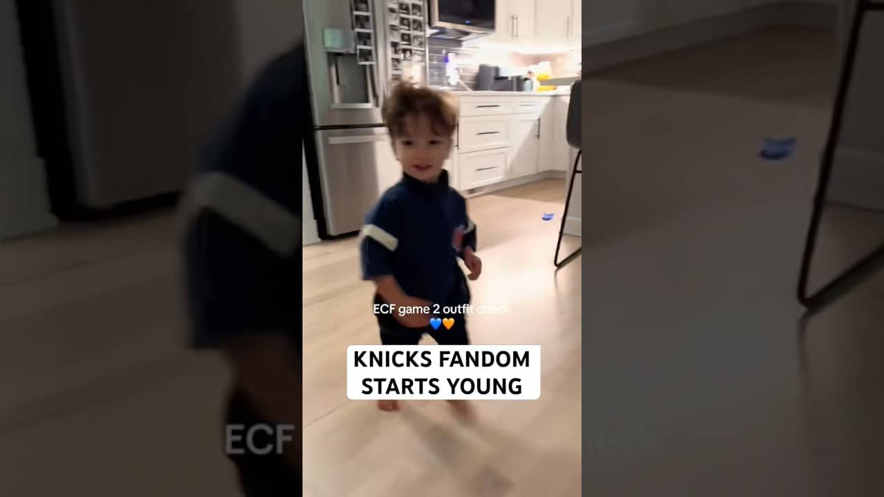 "Let’s go Knicks!" 🥹 This toddler was fitted (and hyped up) for Game 2 😆(Via: dana_bernardino/TT)