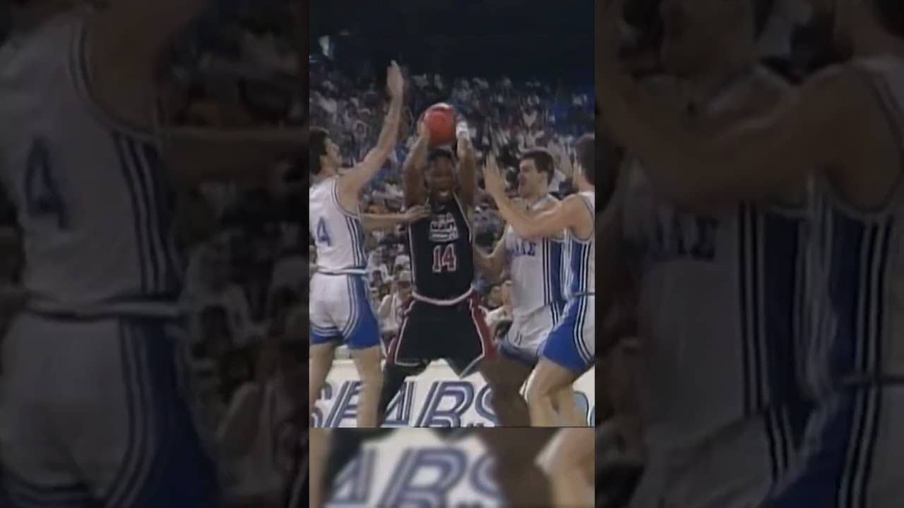 Alonzo Mourning trying to break through Greece’s defense 💪 #FIBAWC