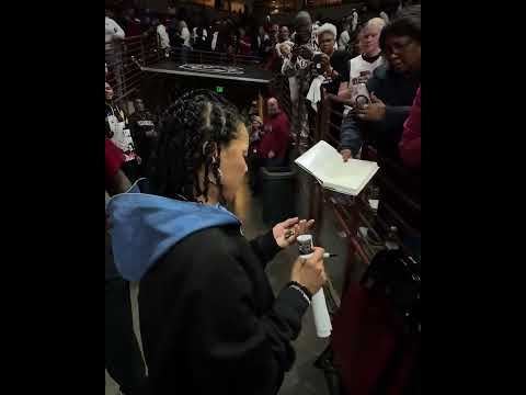 A fan with cancer brought a gift to Dawn Staley ❤️
