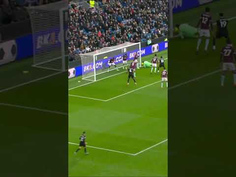 Martin producing some important saves at the weekend 👏 #burnleyfc #football