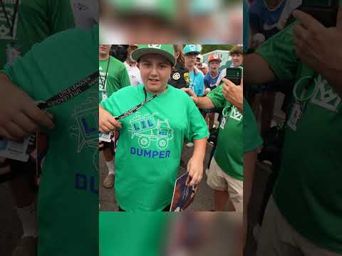 Cal Raleigh had a great time hanging with these kids at the Little League Classic 🤣